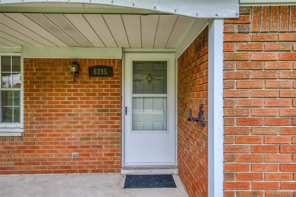 6295 Vernmoor Drive Troy City MI 48098