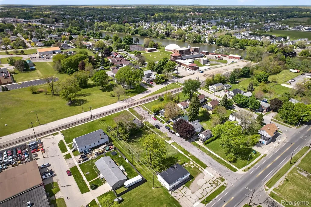 1016 Humphrey Street Monroe City MI 48161