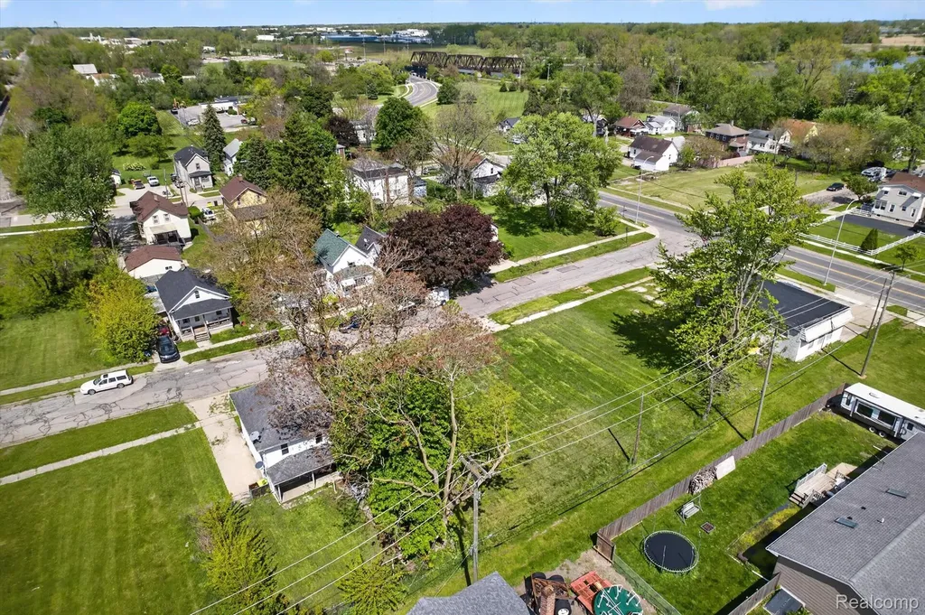 1016 Humphrey Street Monroe City MI 48161