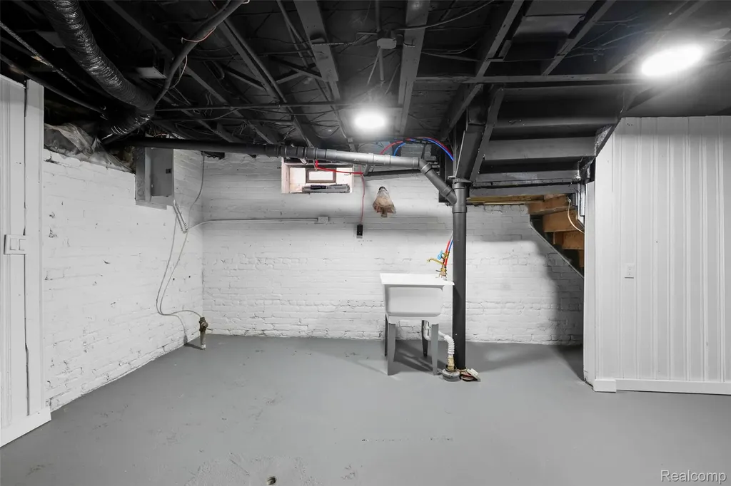 2681 Burlingame Street Detroit City MI 48206