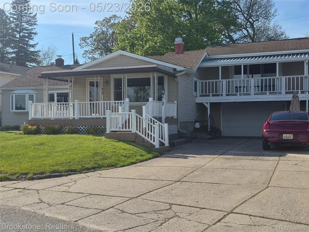 612 Buena Vista Avenue Lake Orion Village MI 48362