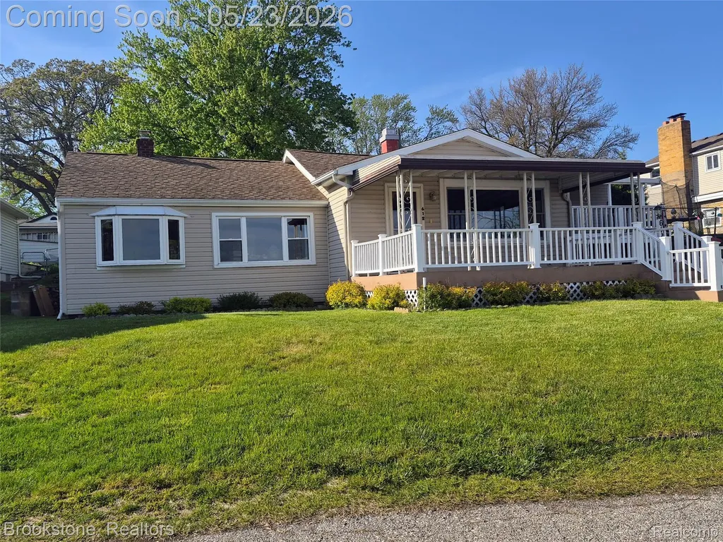 612 Buena Vista Avenue Lake Orion Village MI 48362