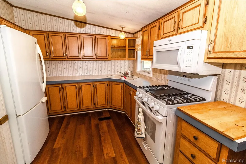 3800 Klam Road Oregon Township MI 48421