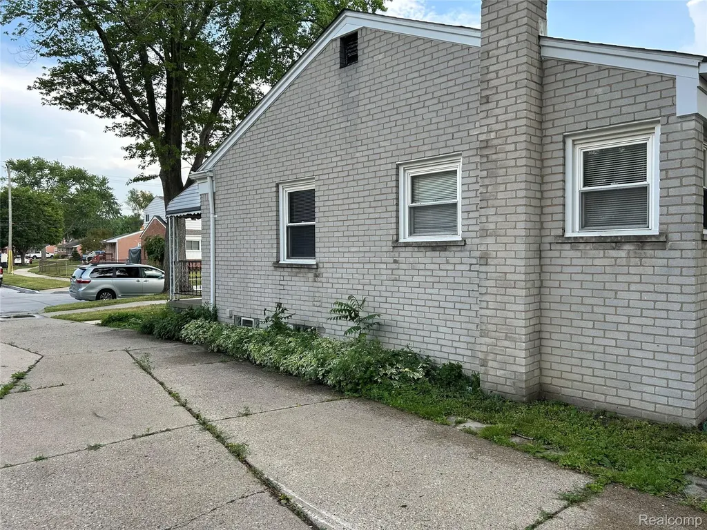 28327 Edward Avenue Madison Heights City MI 48071