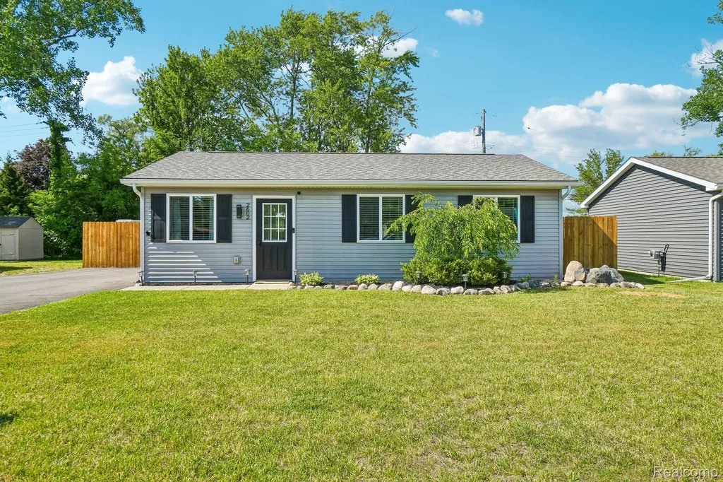 2602 Pontiac Lake Road Waterford Charter Township MI 48328