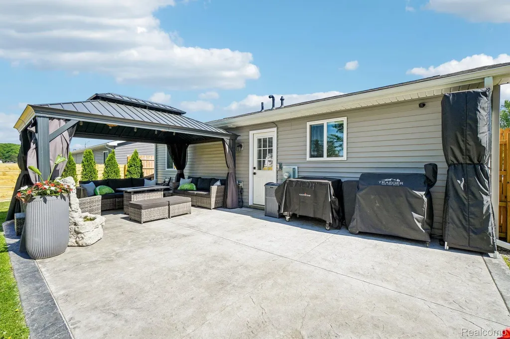 2602 Pontiac Lake Road Waterford Charter Township MI 48328