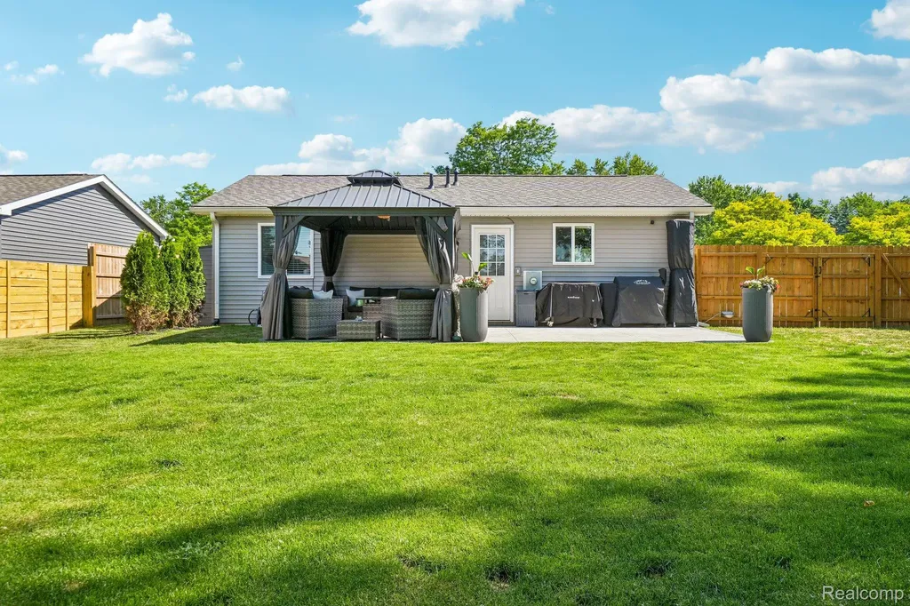 2602 Pontiac Lake Road Waterford Charter Township MI 48328