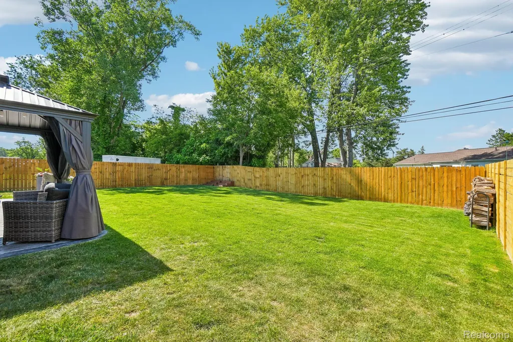 2602 Pontiac Lake Road Waterford Charter Township MI 48328