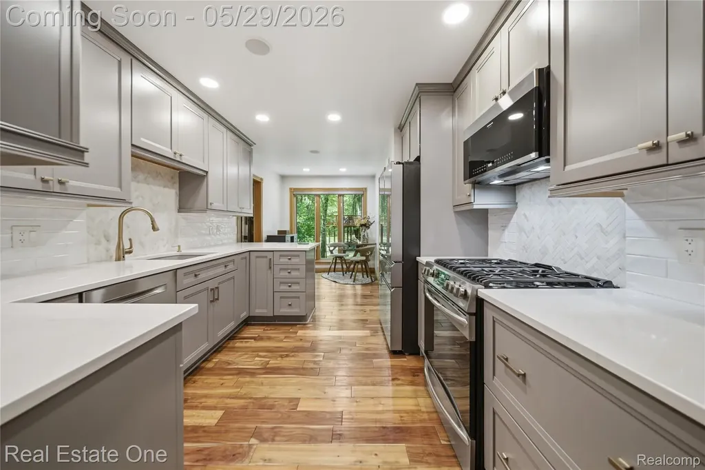 4640 Oak Lane Hamburg Township MI 48189