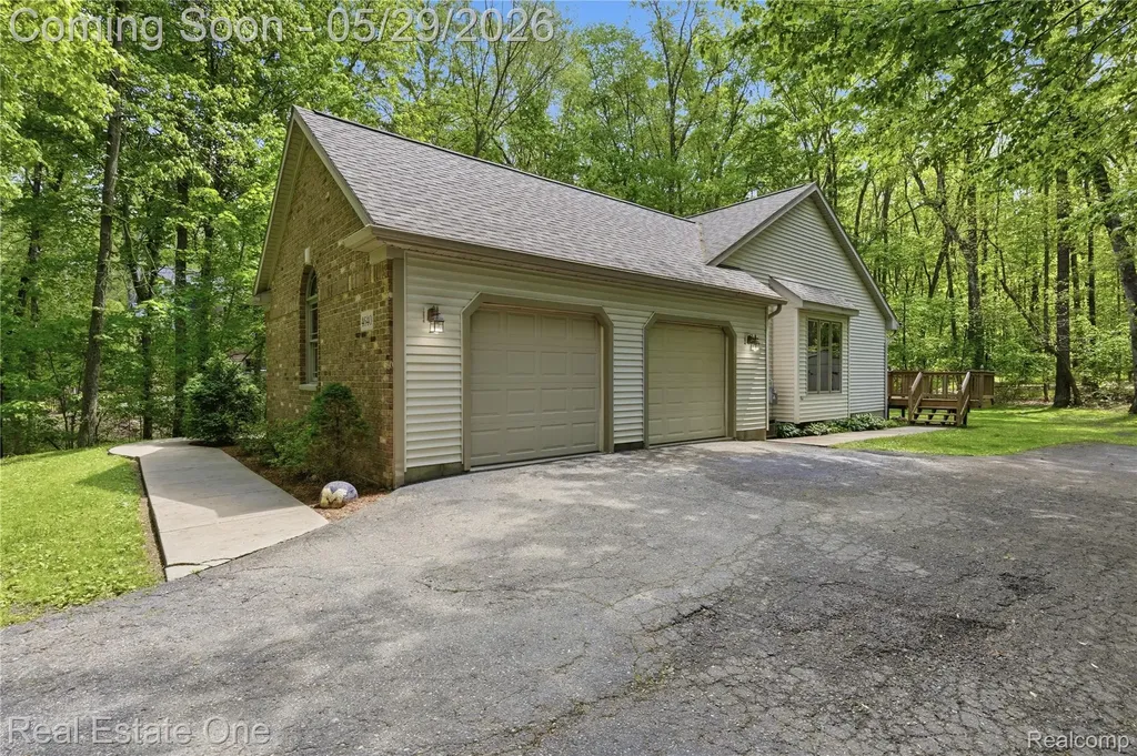 4640 Oak Lane Hamburg Township MI 48189