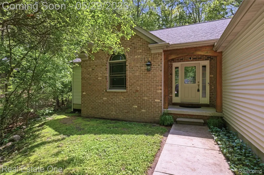 4640 Oak Lane Hamburg Township MI 48189