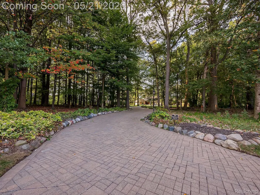 17477 Iris Circle Clinton Charter Township MI 48036