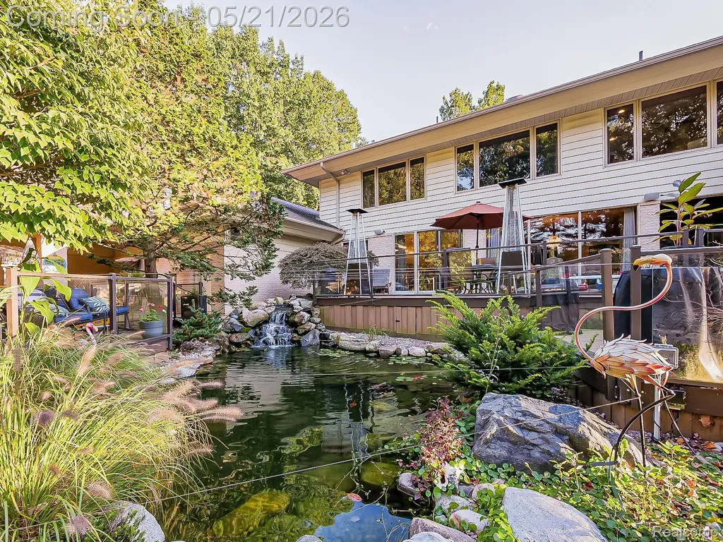 17477 Iris Circle Clinton Charter Township MI 48036
