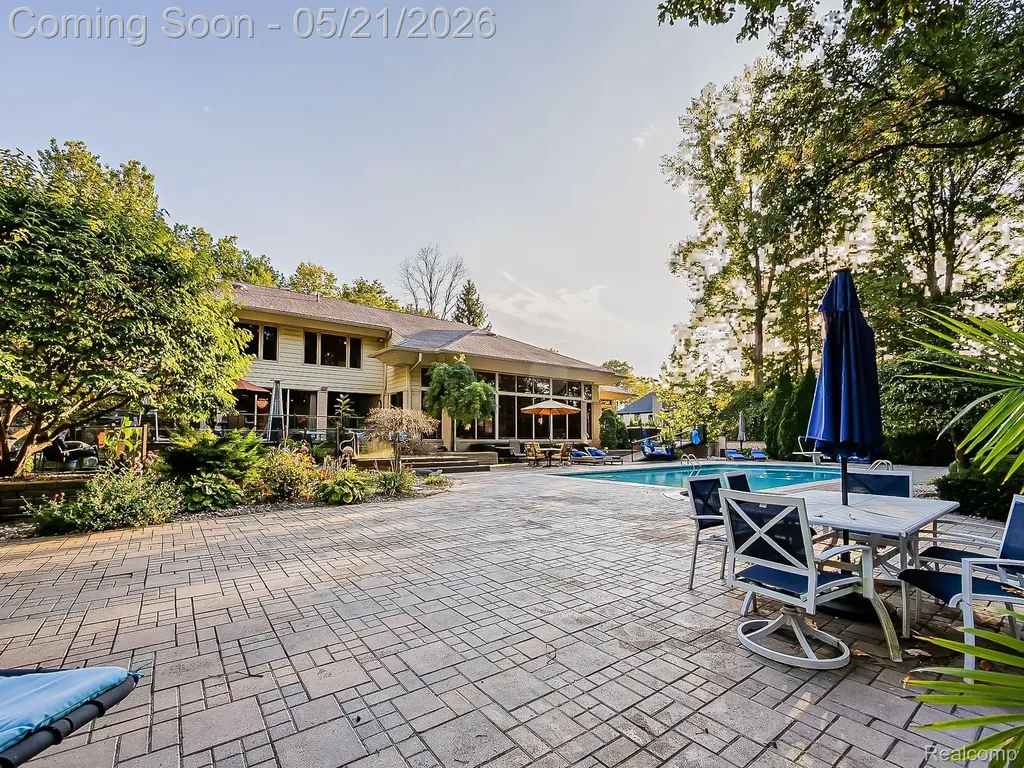 17477 Iris Circle Clinton Charter Township MI 48036