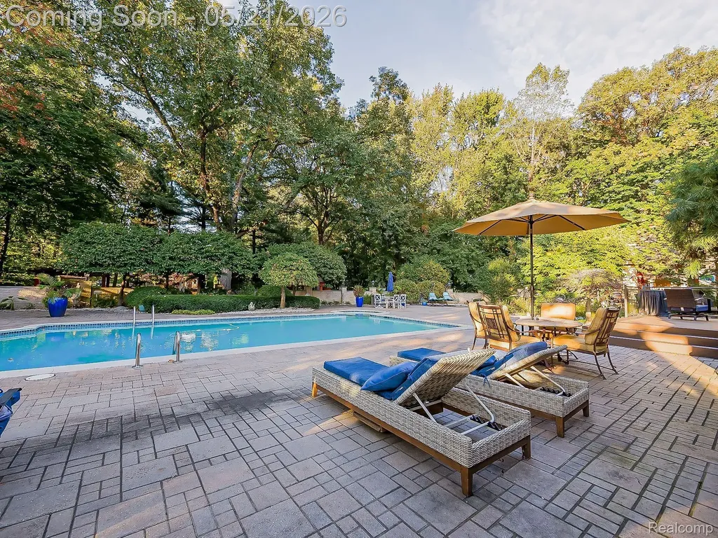 17477 Iris Circle Clinton Charter Township MI 48036