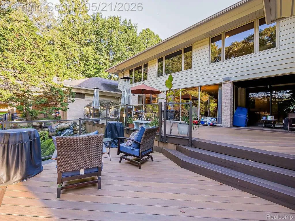 17477 Iris Circle Clinton Charter Township MI 48036