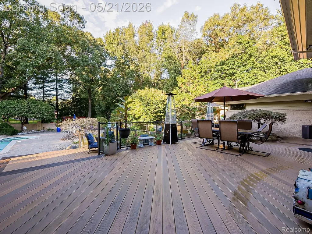 17477 Iris Circle Clinton Charter Township MI 48036