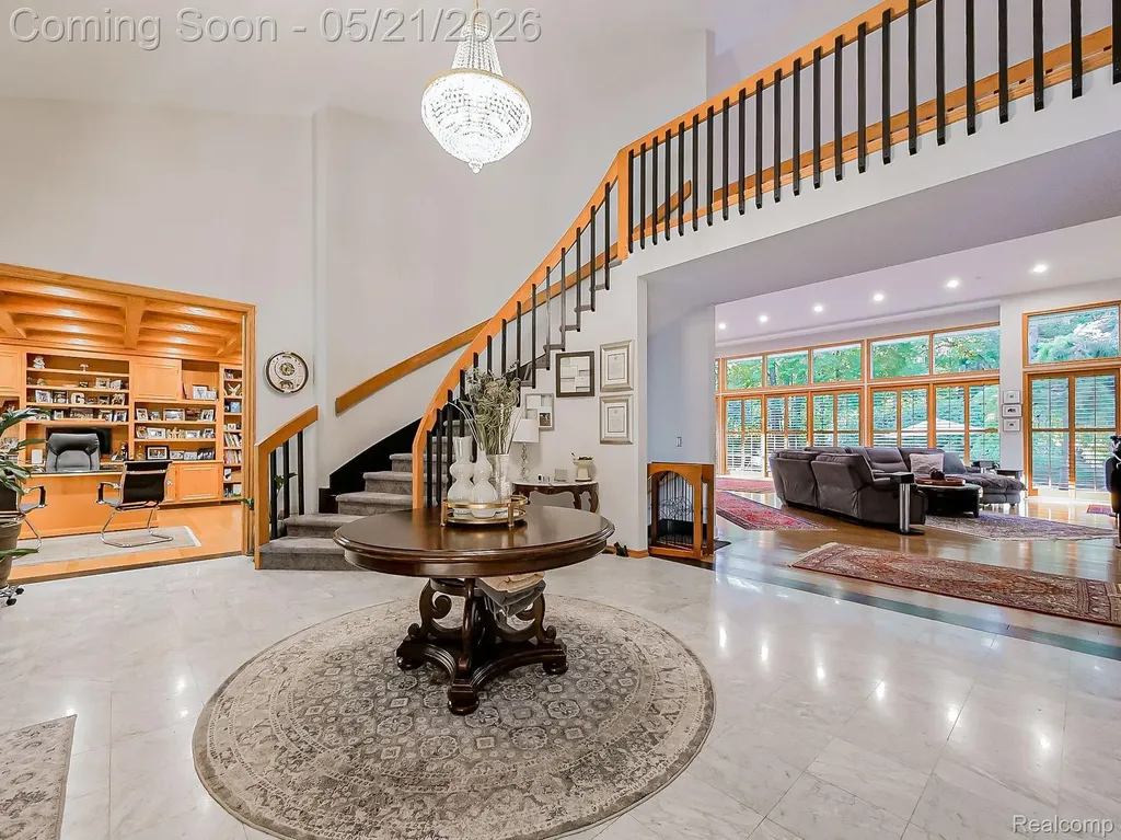 17477 Iris Circle Clinton Charter Township MI 48036
