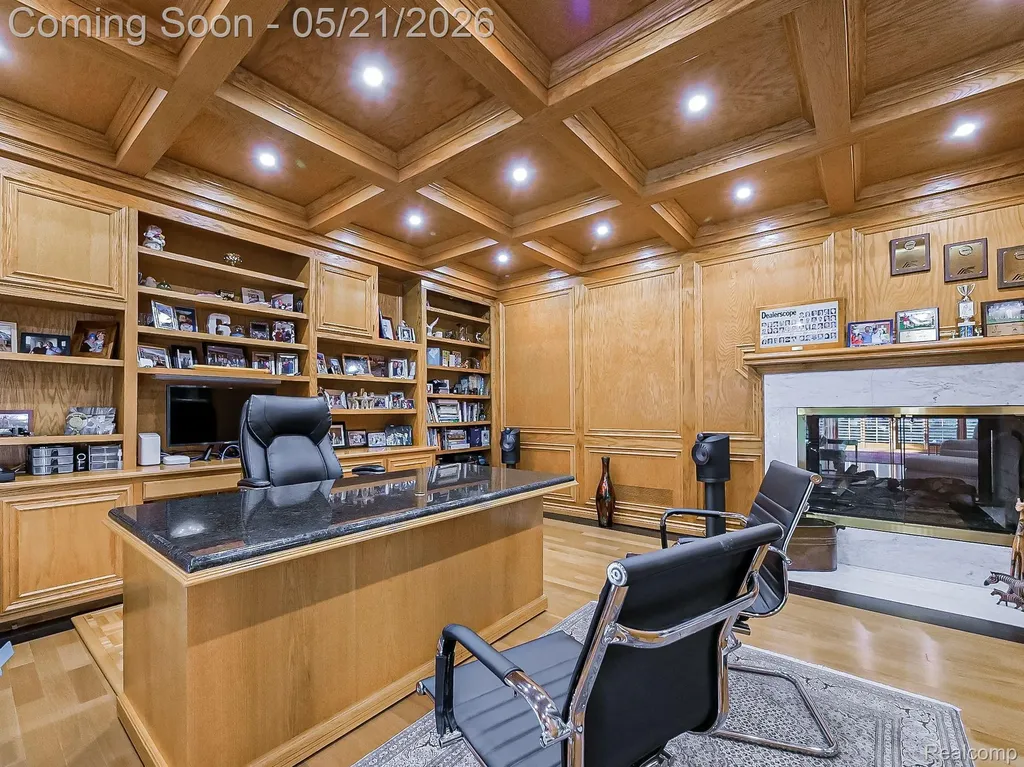 17477 Iris Circle Clinton Charter Township MI 48036
