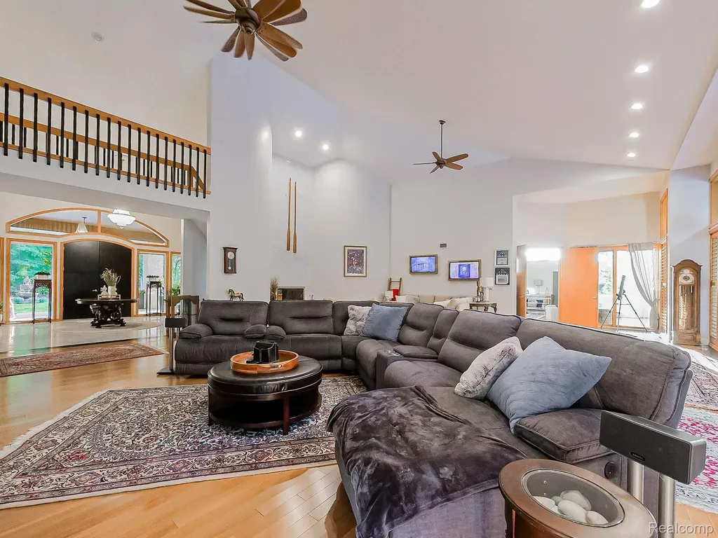 17477 Iris Circle Clinton Charter Township MI 48036