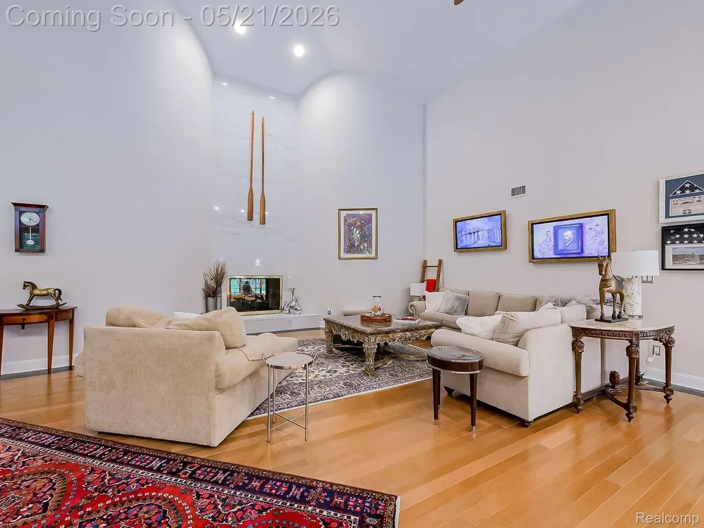 17477 Iris Circle Clinton Charter Township MI 48036