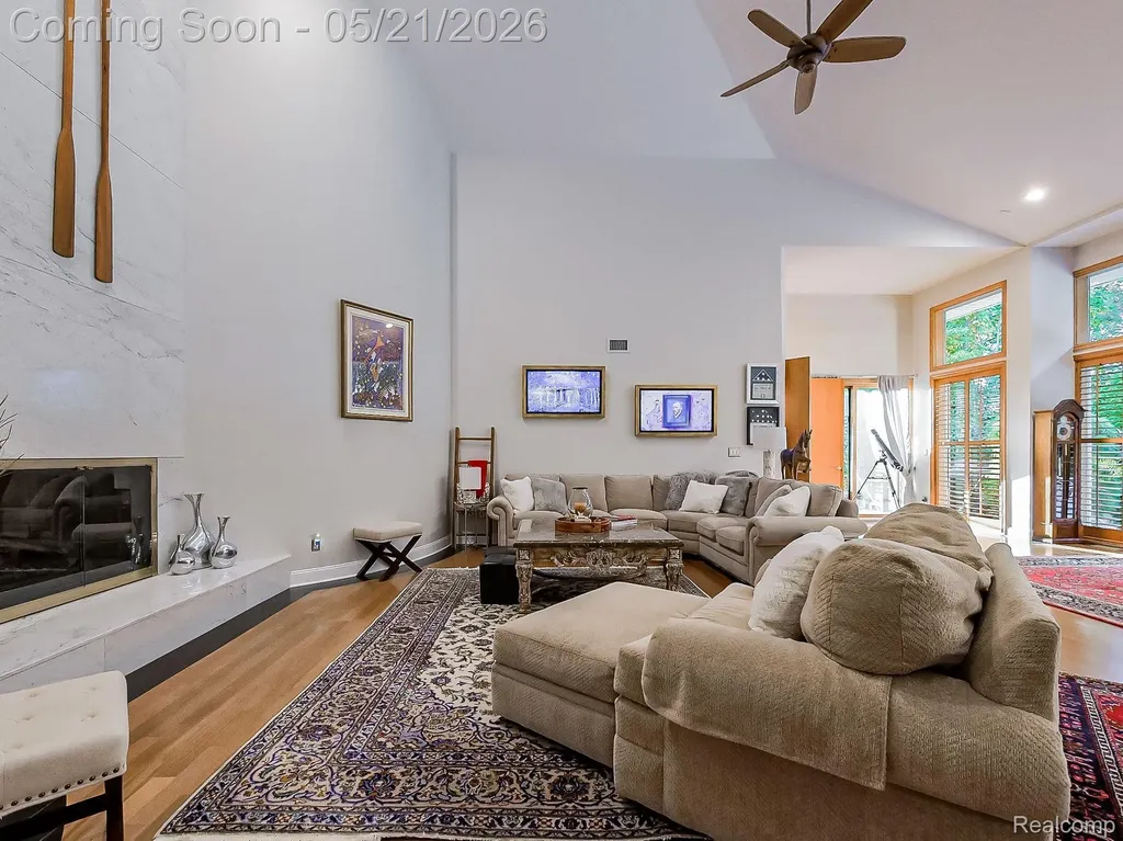 17477 Iris Circle Clinton Charter Township MI 48036