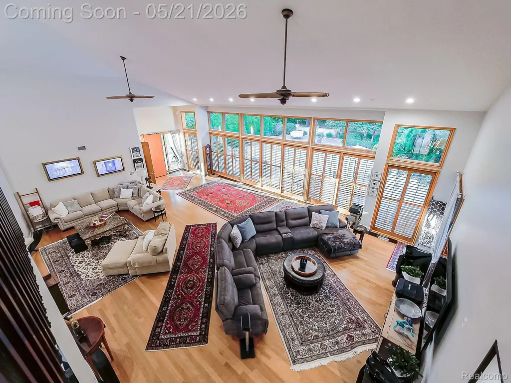 17477 Iris Circle Clinton Charter Township MI 48036