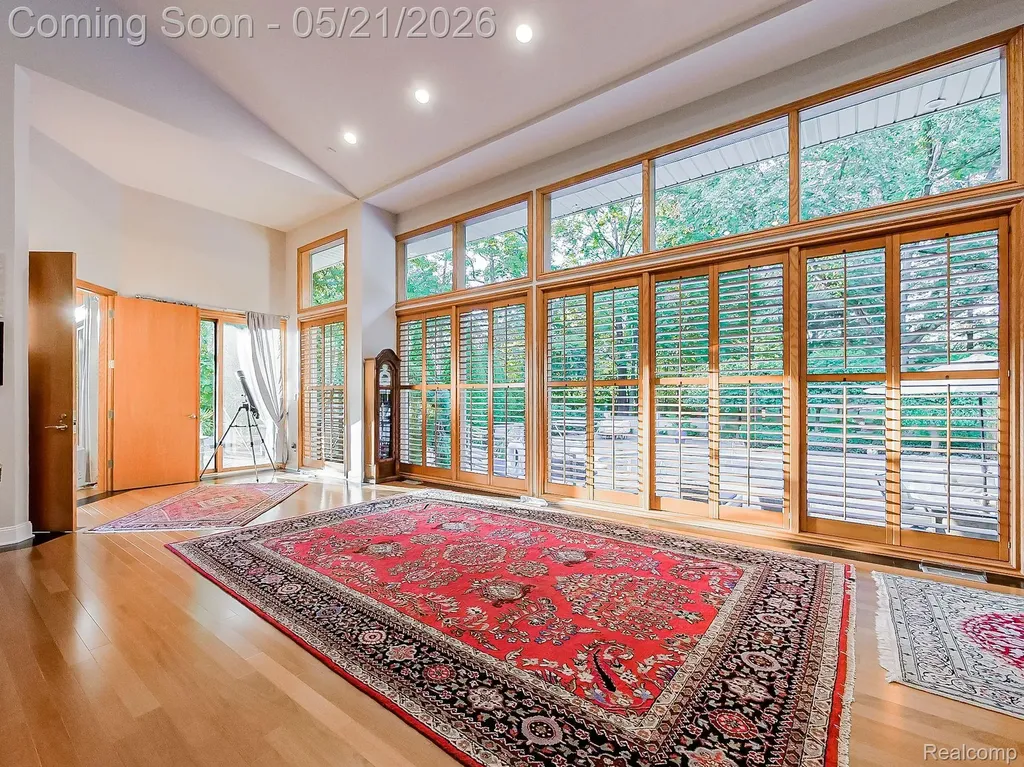 17477 Iris Circle Clinton Charter Township MI 48036