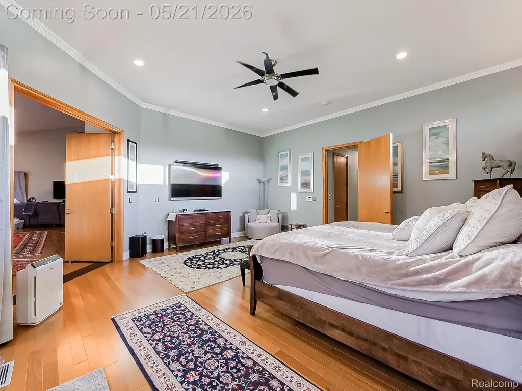 17477 Iris Circle Clinton Charter Township MI 48036