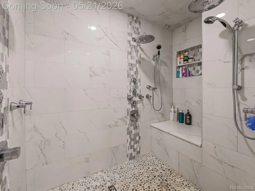 17477 Iris Circle Clinton Charter Township MI 48036