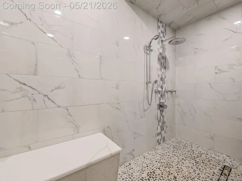 17477 Iris Circle Clinton Charter Township MI 48036