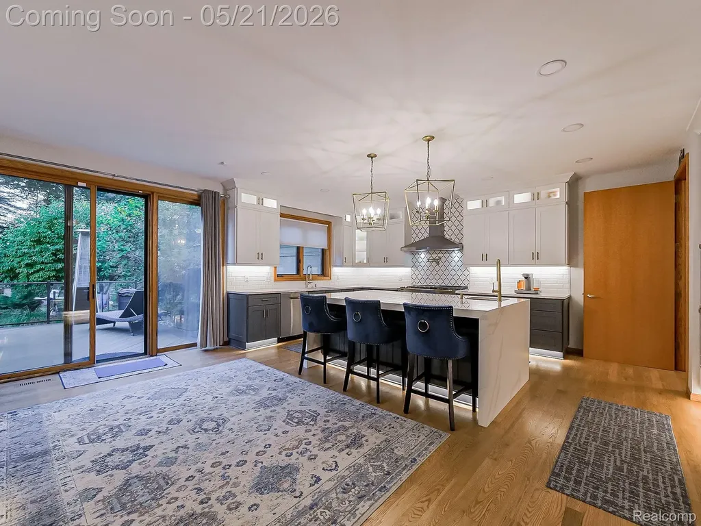 17477 Iris Circle Clinton Charter Township MI 48036