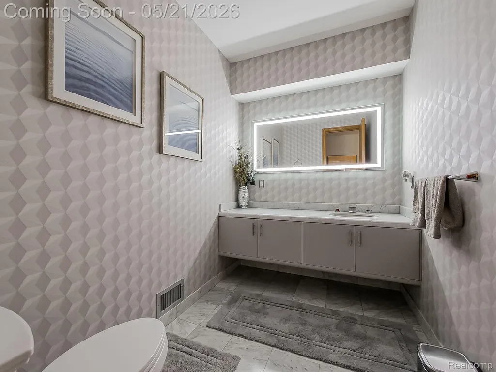 17477 Iris Circle Clinton Charter Township MI 48036