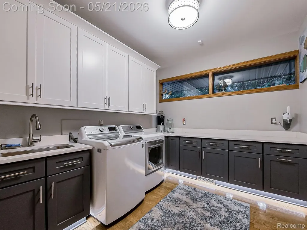 17477 Iris Circle Clinton Charter Township MI 48036