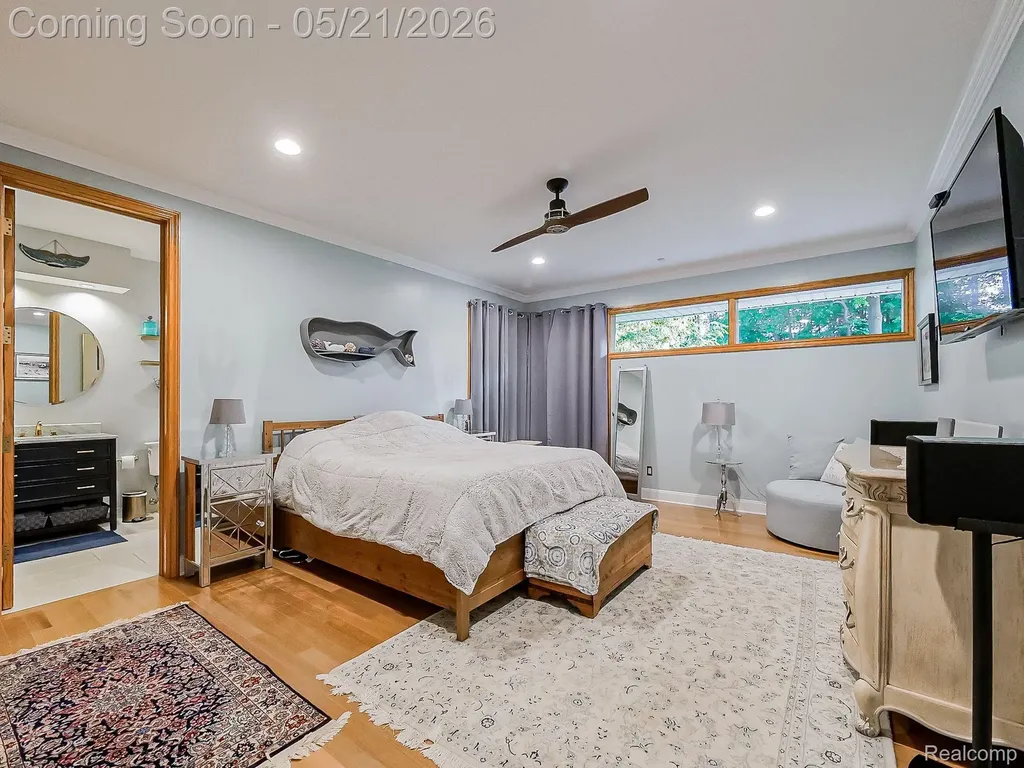 17477 Iris Circle Clinton Charter Township MI 48036