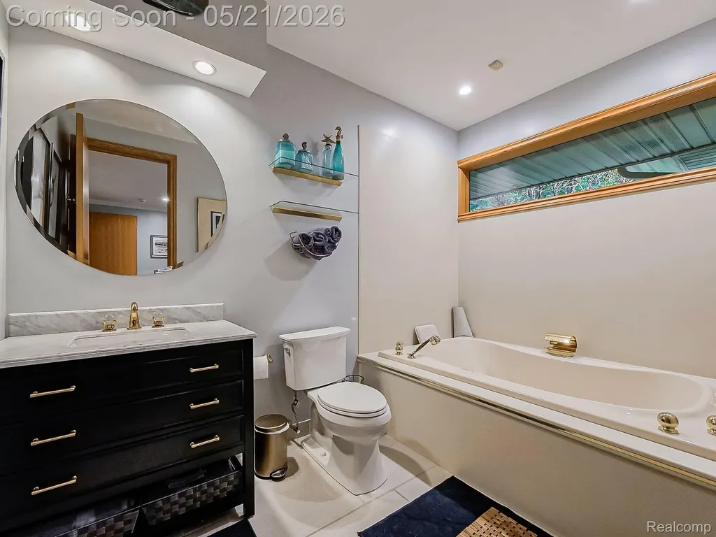 17477 Iris Circle Clinton Charter Township MI 48036