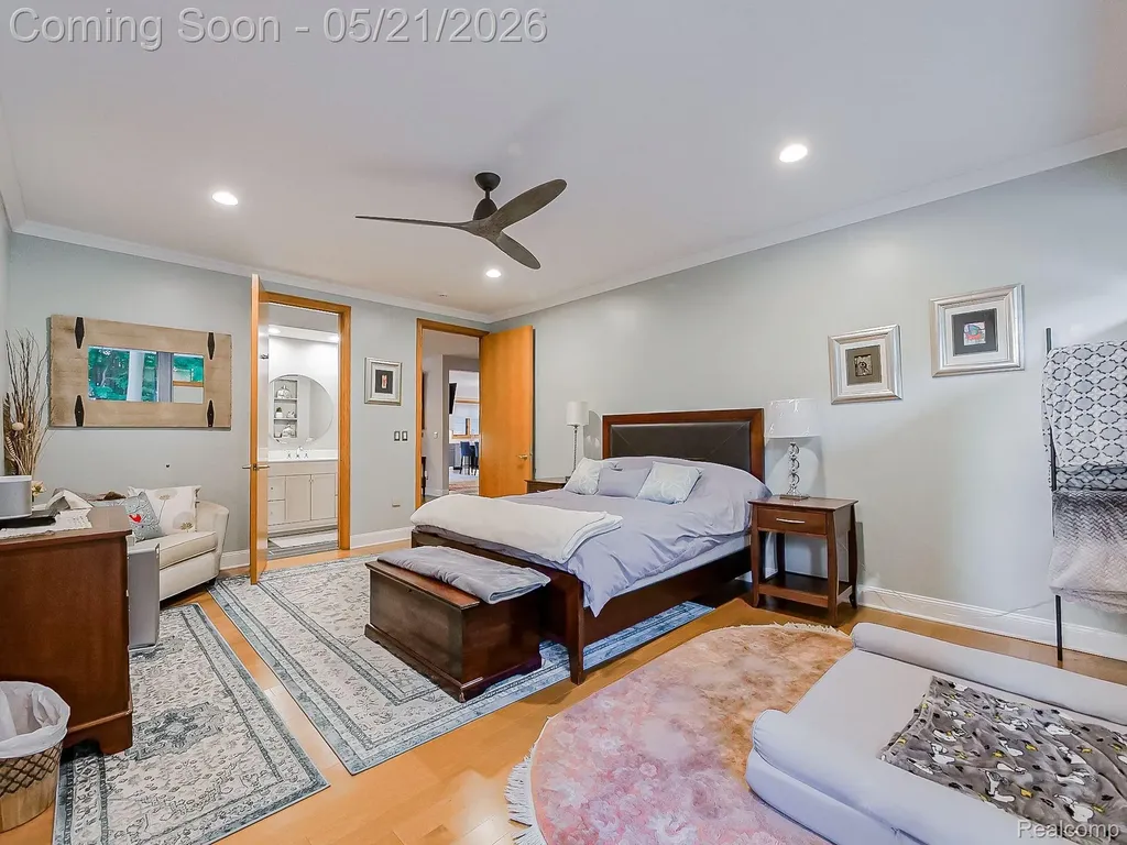 17477 Iris Circle Clinton Charter Township MI 48036