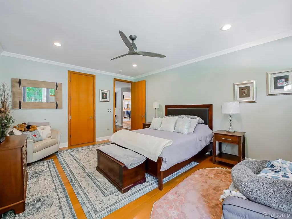 17477 Iris Circle Clinton Charter Township MI 48036