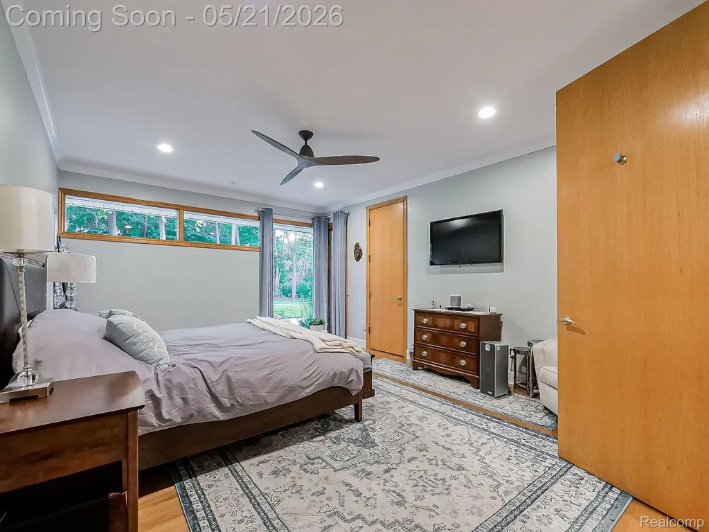17477 Iris Circle Clinton Charter Township MI 48036