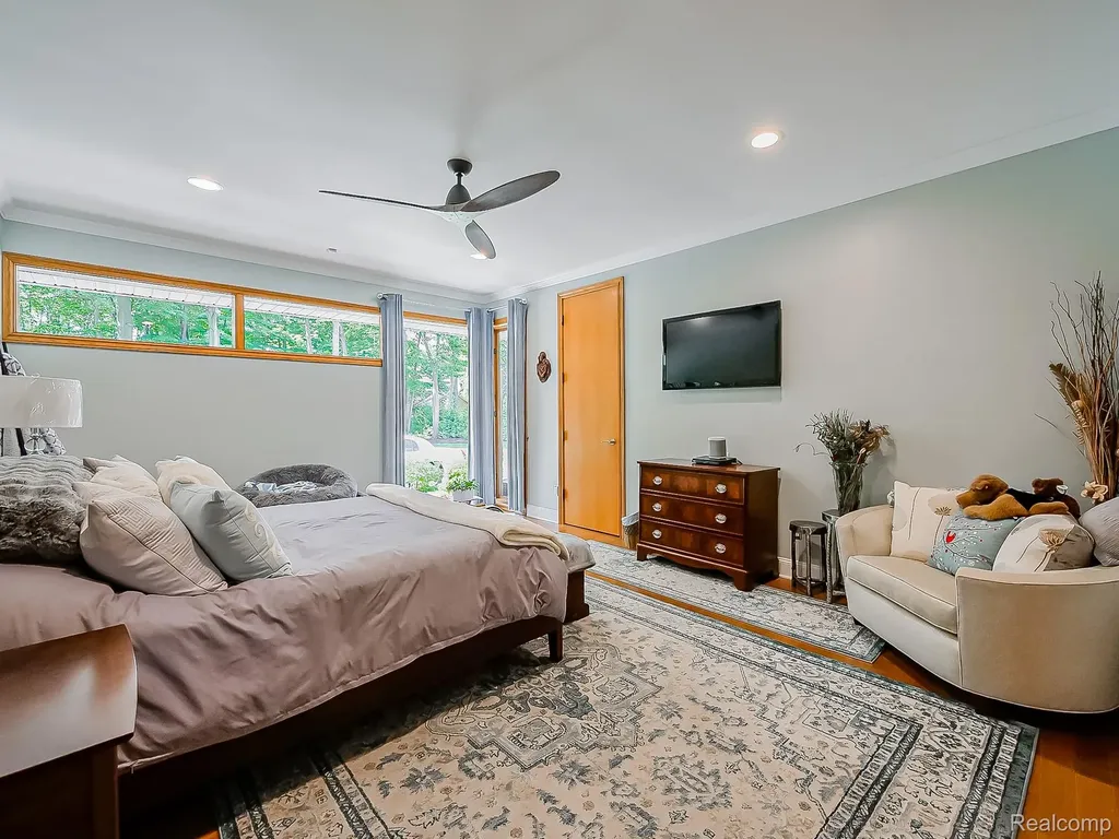 17477 Iris Circle Clinton Charter Township MI 48036