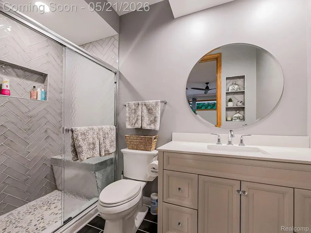 17477 Iris Circle Clinton Charter Township MI 48036