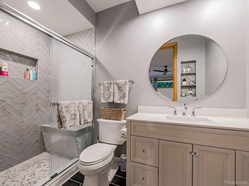 17477 Iris Circle Clinton Charter Township MI 48036