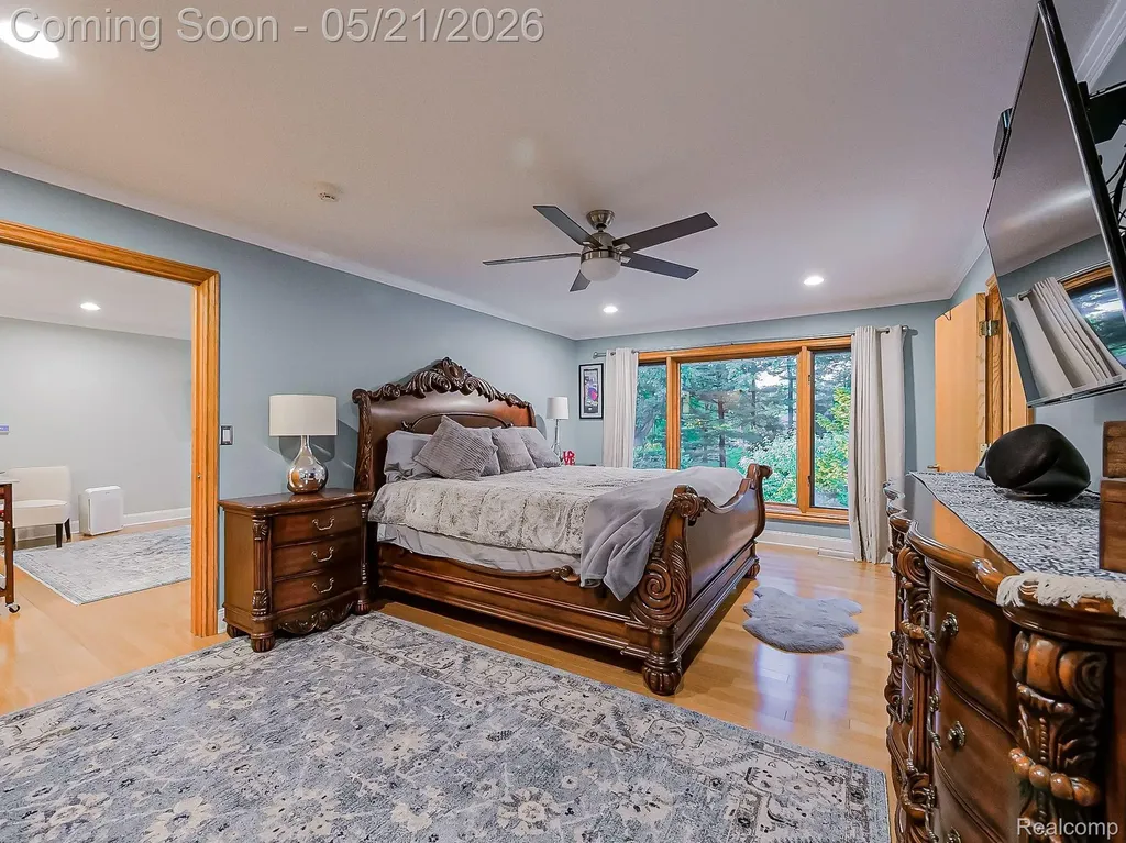 17477 Iris Circle Clinton Charter Township MI 48036