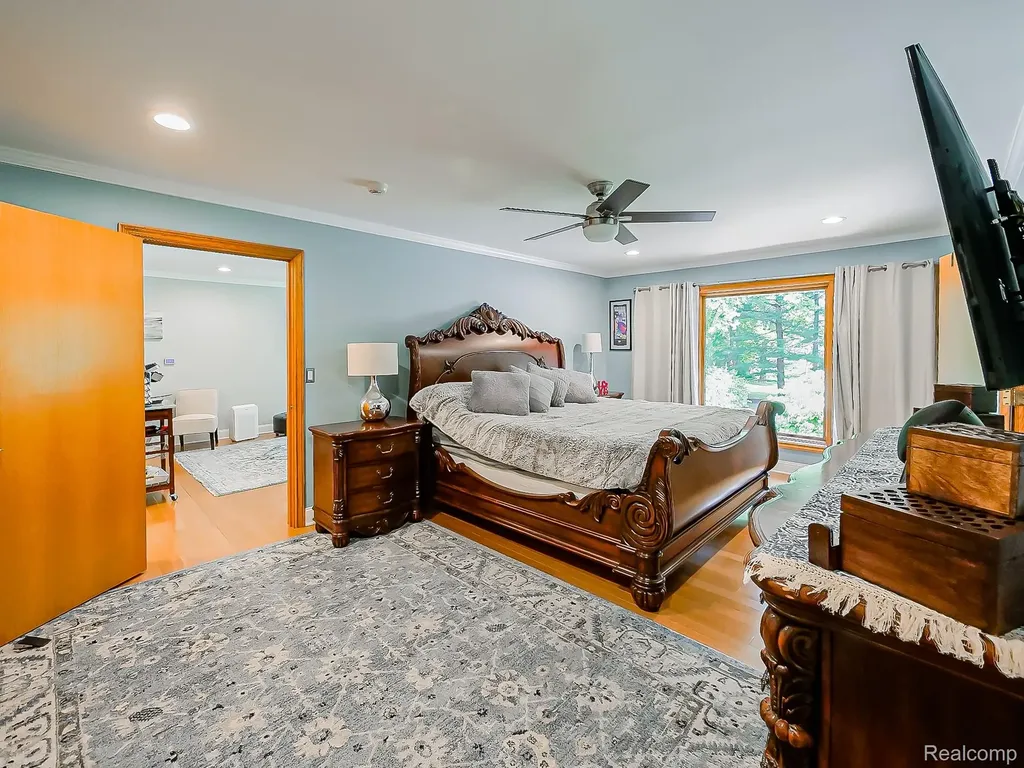 17477 Iris Circle Clinton Charter Township MI 48036