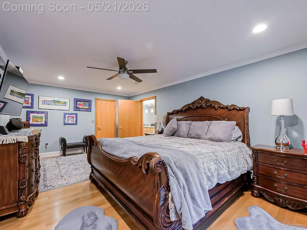 17477 Iris Circle Clinton Charter Township MI 48036