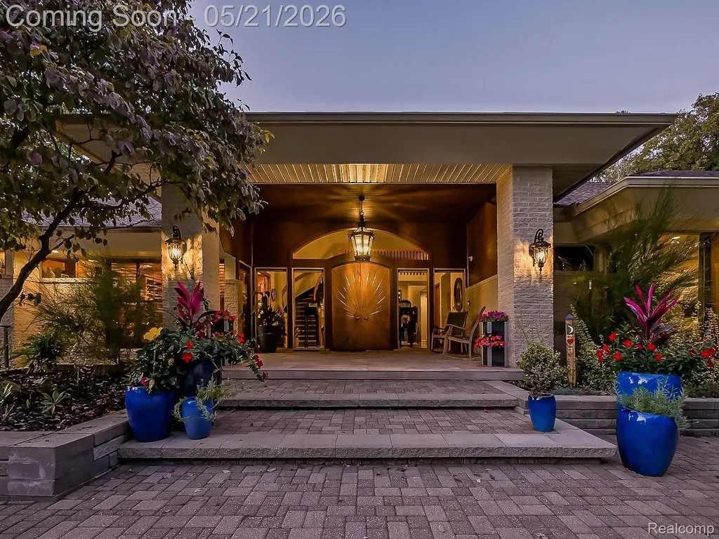 17477 Iris Circle Clinton Charter Township MI 48036