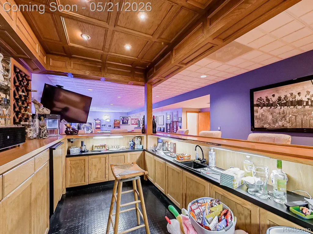 17477 Iris Circle Clinton Charter Township MI 48036