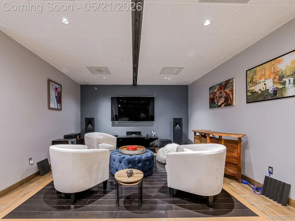 17477 Iris Circle Clinton Charter Township MI 48036