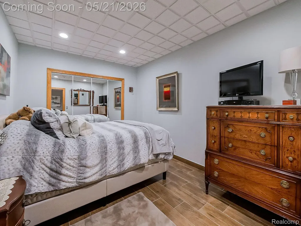 17477 Iris Circle Clinton Charter Township MI 48036