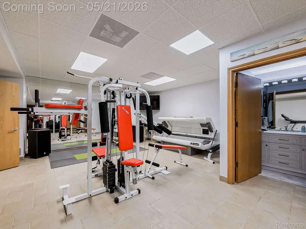 17477 Iris Circle Clinton Charter Township MI 48036